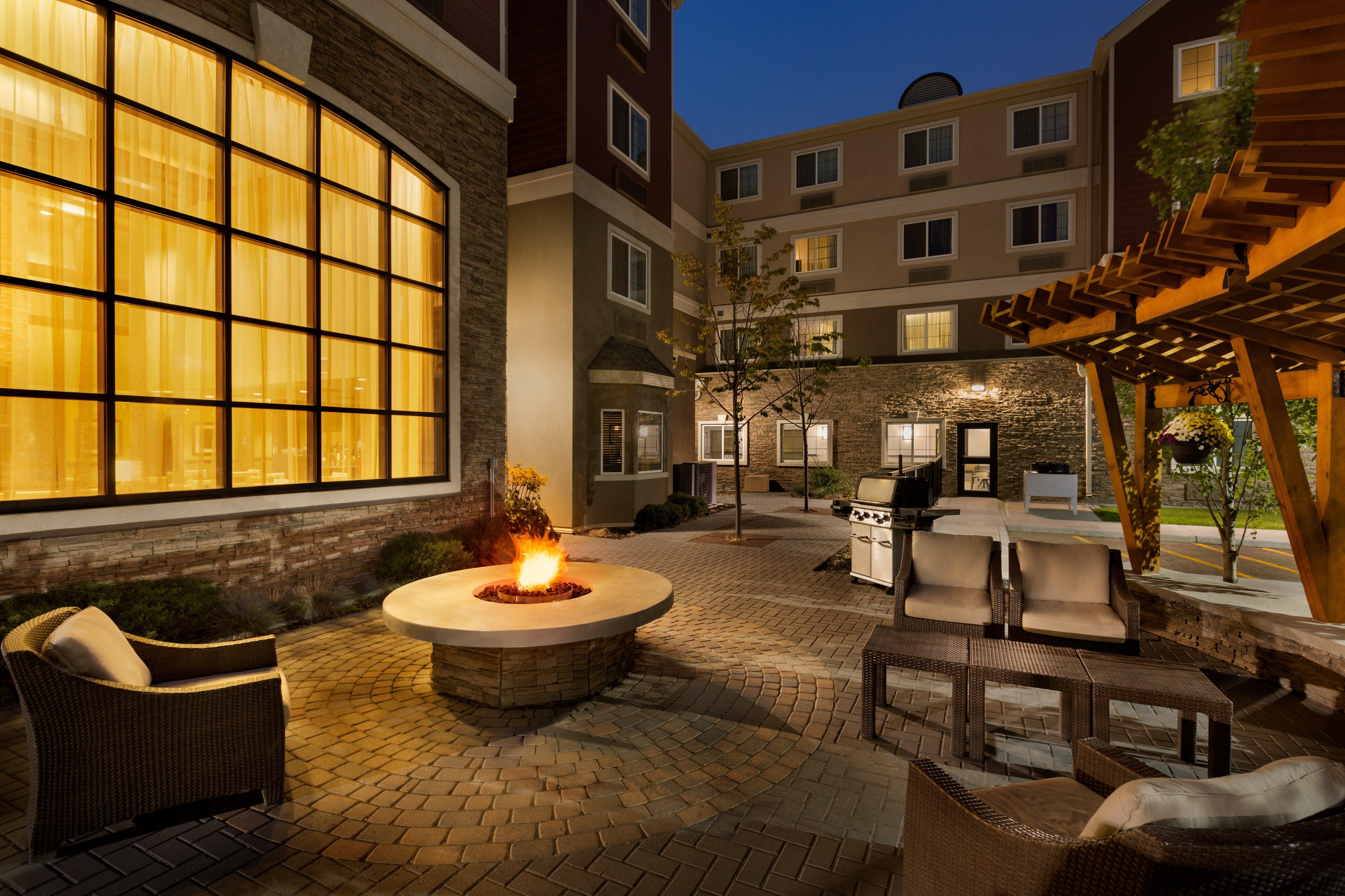 Staybridge Suites West Edmonton By Ihg Ngoại thất bức ảnh